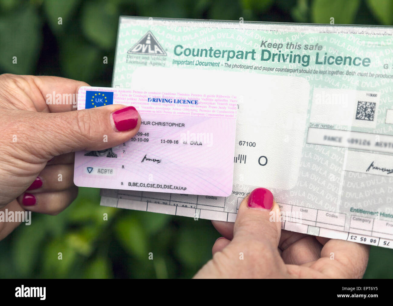 Suppression de la contrepartie papier du permis de conduire avec carte photo Banque D'Images