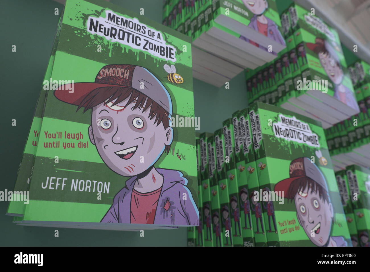 Livre pour enfants par l'écrivain de l'auteur Jeff Norton intitulé Mémoires d'un Zombie névrotique Banque D'Images