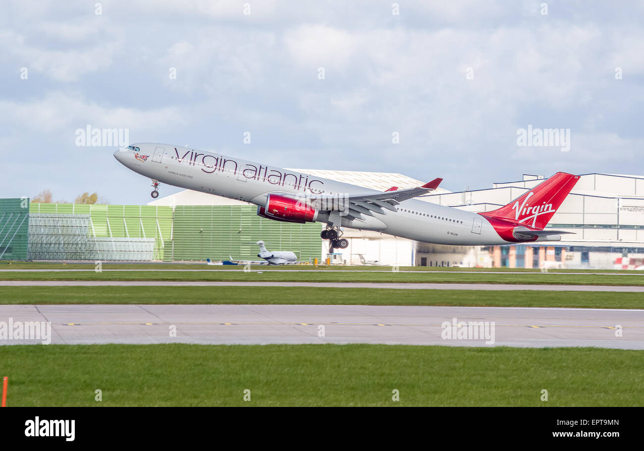 Airbus A330 Virgin Atlantic juste décollé de l'aéroport de Manchester Banque D'Images