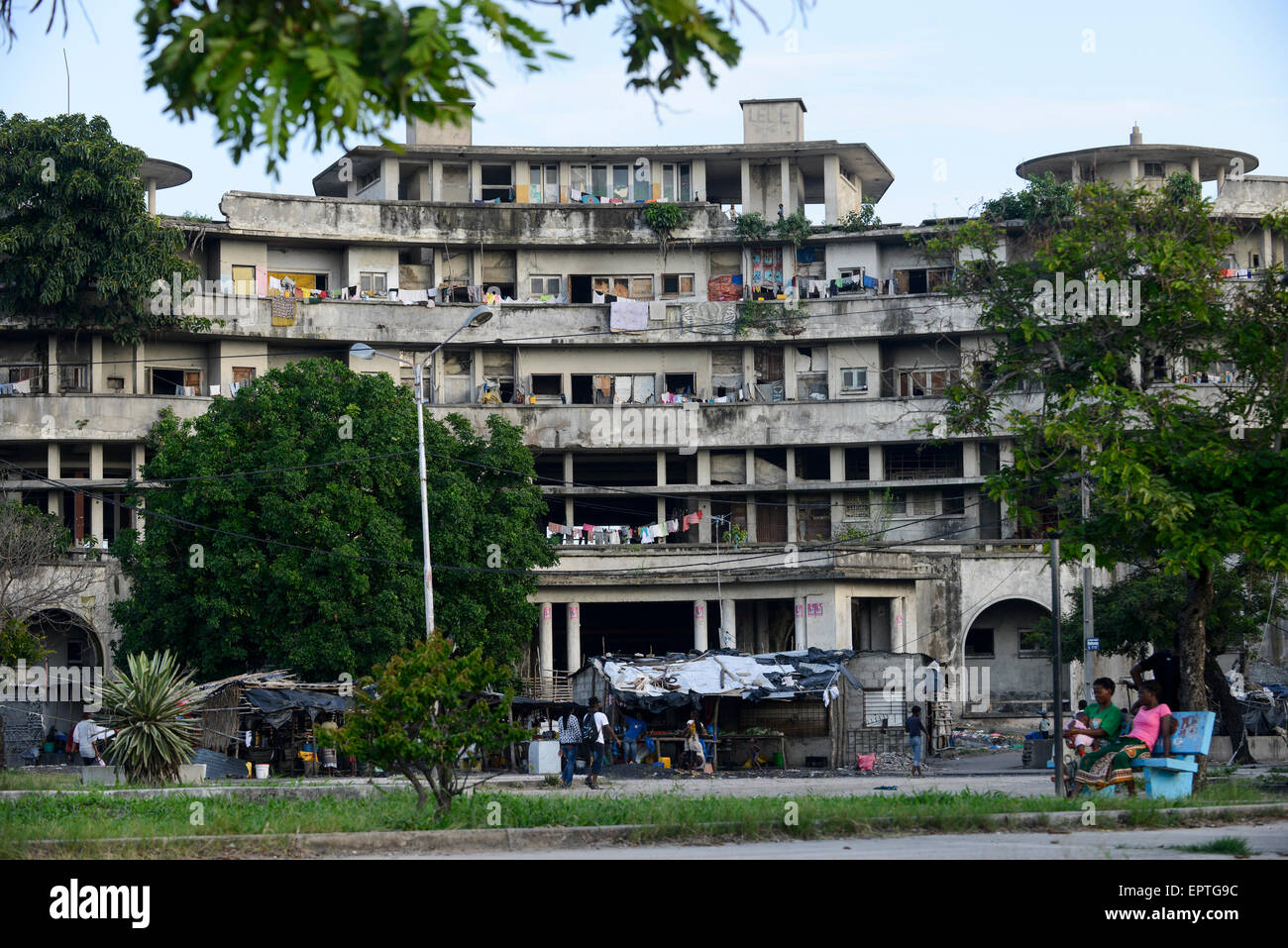 Le MOZAMBIQUE, Beira, le Grande Hotel, ouvert en 1955 au cours du temps colonial portugais, aujourd'hui quelques milliers de sans-abri vivant ici Banque D'Images