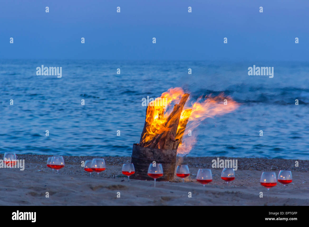 Feu de joie sur la plage mer Méditerranée Banque D'Images