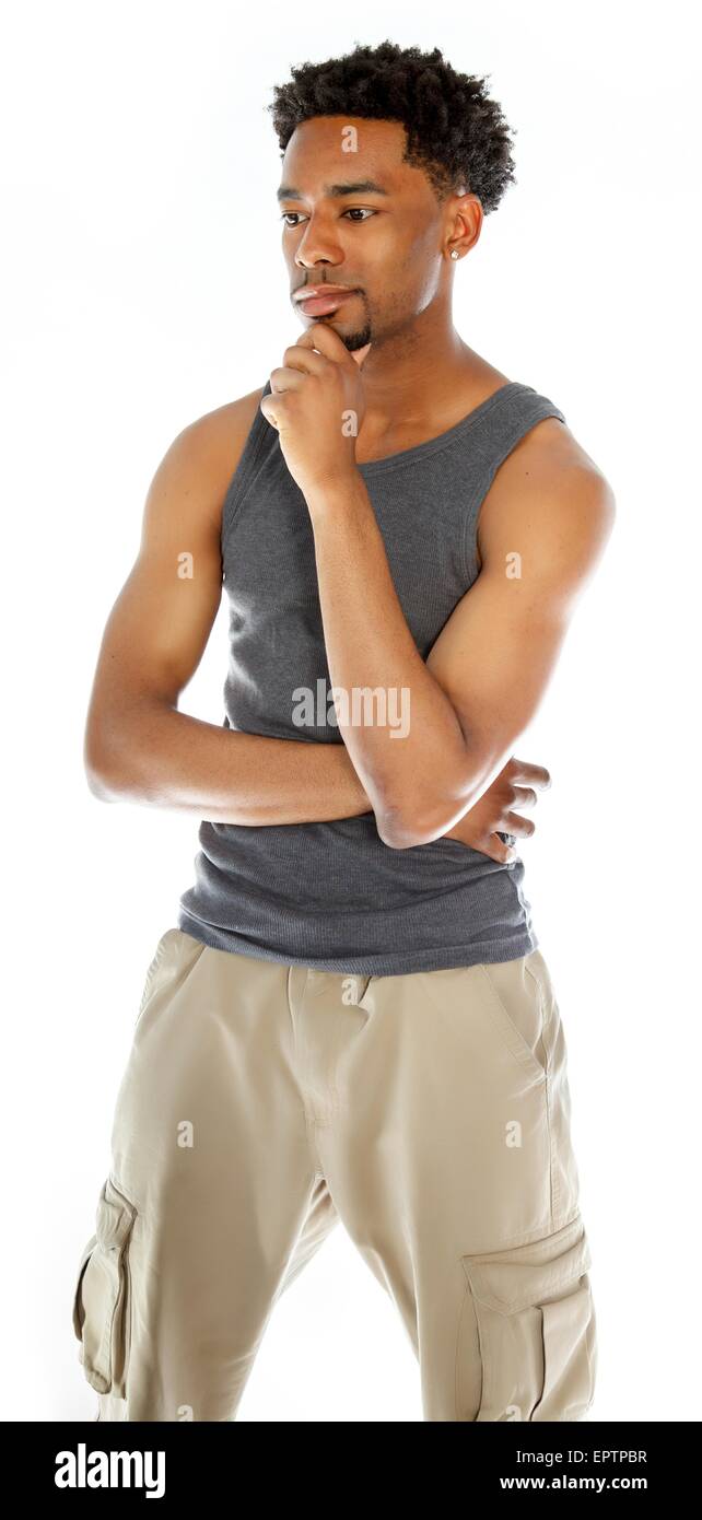 Belle afro-american man posing in a studio isolé sur un arrière-plan Banque D'Images