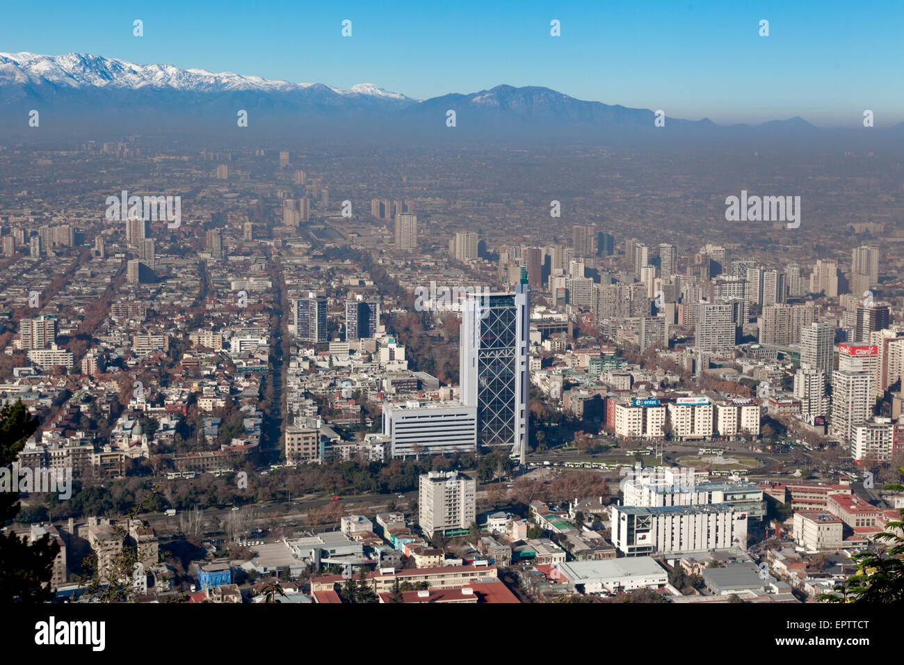 Vue de la ville de colline de San Cristobal, Santiago, Chili Banque D'Images