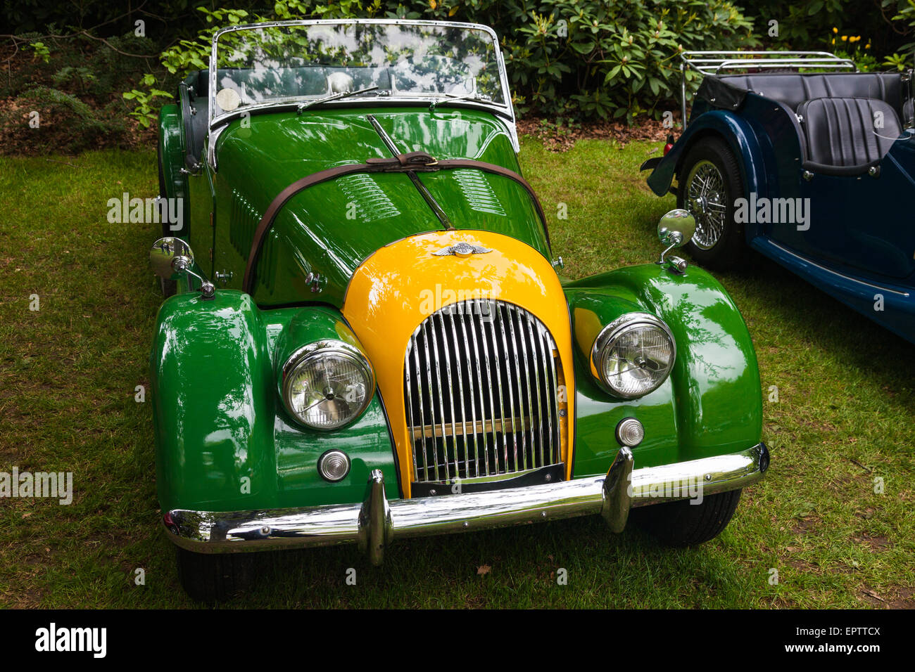Jaune et vert de Morgan Plus 4 voiture de sport britannique lors d'une rencontre à Vancouver Banque D'Images