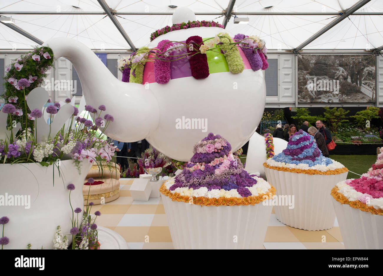 Interflora heure du thé exposition dans le Grand Pavillon au RHS Chelsea Flower Show 2015 Banque D'Images