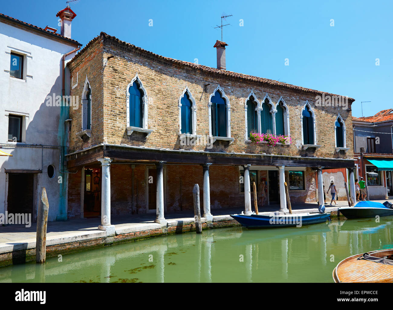 Vue sur le canal Rio dei Vetrai et embarkments dei Vetrai à Murano, Italie Banque D'Images