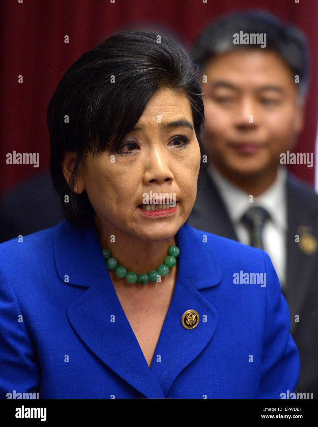 Washington, DC, USA. 21 mai, 2015. Membre du Congrès américain Judy Chu parle lors d'une conférence de presse sur la colline du Capitole à Washington, DC, États-Unis, le 21 mai 2015. Vingt-deux membres du Congrès des États-Unis le jeudi a exhorté le Procureur général du pays Loretta Lynch pour examiner les accusations d'espionnage portées contre un hydrologue sino-américaine. © Yin Bogu/Xinhua/Alamy Live News Banque D'Images