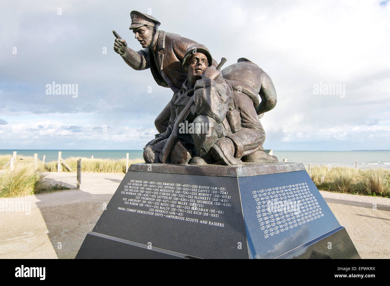 Monument de la Marine américaine face à la mer à Utah Beach en Normandie, France. Cette plage a été l'un des sites du débarquement au cours de la DEUXIÈME GUERRE MONDIALE. Banque D'Images