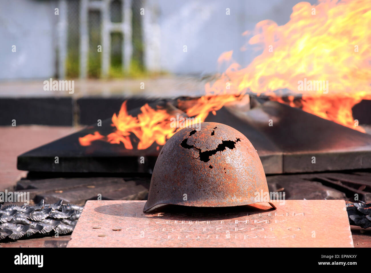 Flamme éternelle à l'Aliocha Monument aux défenseurs de l'Arctique soviétique pendant la Grande guerre patriotique, Mourmansk, Russie Banque D'Images