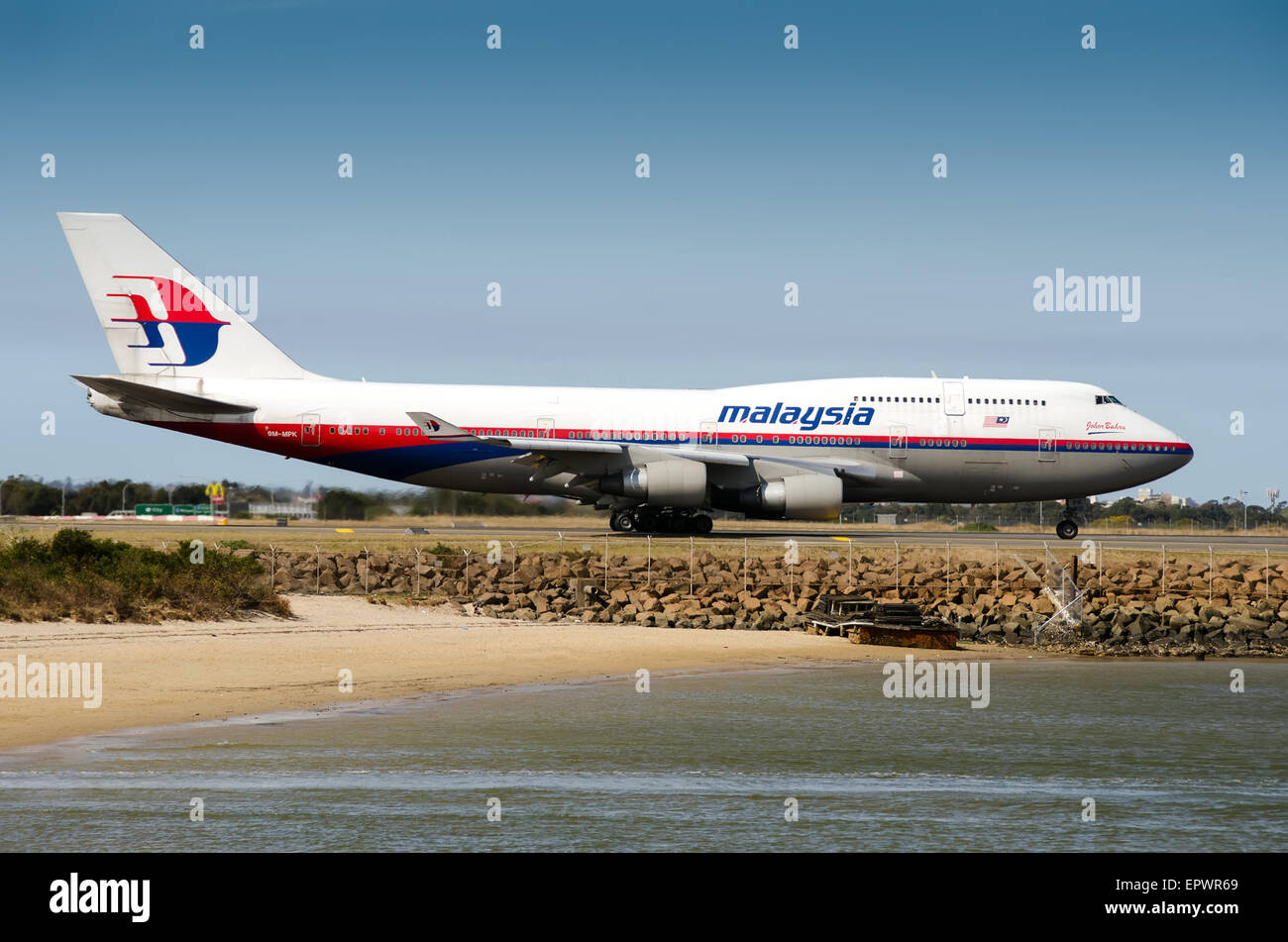 Sydney, Australie - 16 septembre 2012 : Malaysia Airlines Boeing 747-4H6 9M-MPK décoller de l'aéroport Kingsford Smith Banque D'Images