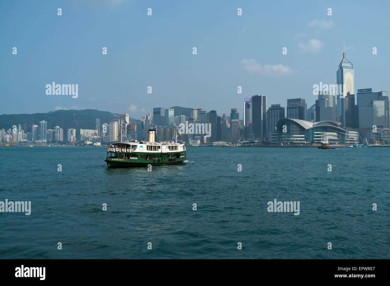 Dh VICTORIA HARBOUR HONG KONG Star ferry port de hong kong waterfront Banque D'Images