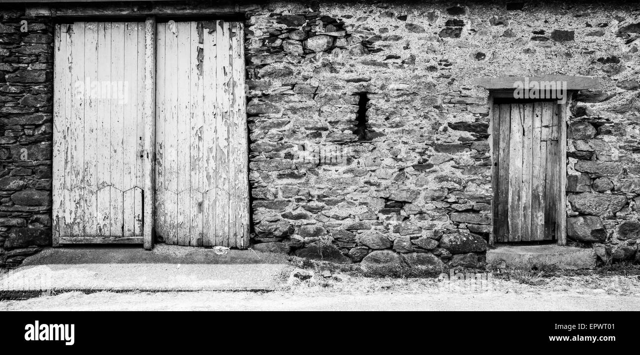 Les portes des bâtiments agricoles à haut Colwith, près de Little Langdale, Lake District, Cumbria Banque D'Images