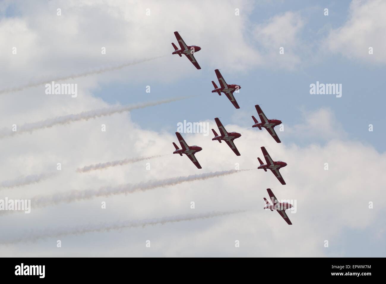 Canadian Air Force 'Snowbirds' exécuter leurs tuteurs CT-114 au Great New England Air Show, Westover Air Reserve Base, masse Banque D'Images