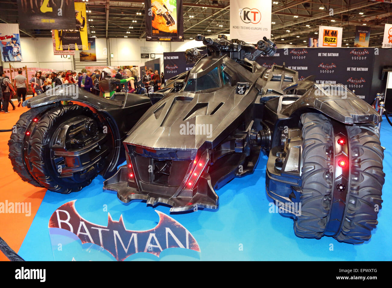 Londres, Royaume-Uni. 22 mai 2015. La Batmobile chez MCM Comic Con à Excel de Londres où fans habillés en costumes comme leur favori, le film, bande dessinée ou cosplay fantasy caractère lors ils jouissaient d'un grand congrès restauration de vieux classiques et nouveaux. Crédit : Paul Brown/Alamy Live News Banque D'Images