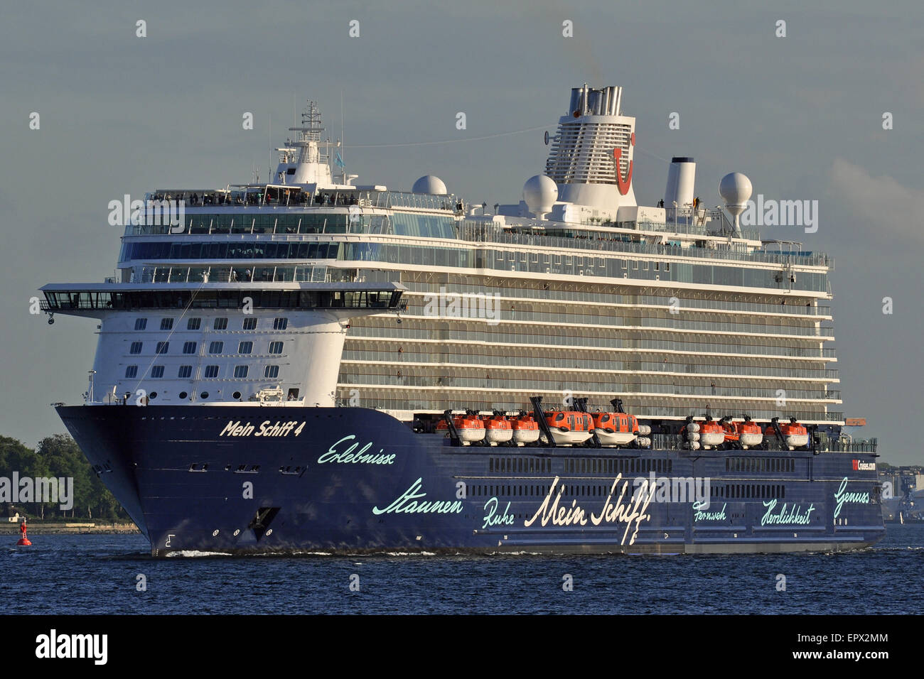 Mein Schiff 4 sortant sur le Fjord de Kiel Banque D'Images