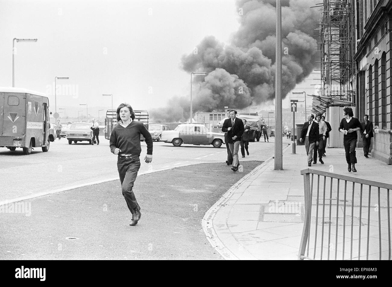 Vendredi sanglant est le nom donné à la bombe perpétrés par l'Armée républicaine irlandaise provisoire (IRA) à Belfast le 21 juillet 1972. Vingt-deux bombes ont explosé dans l'espace de 80 minutes, tuant neuf personnes (dont deux soldats britanniques) et en blessant 130. À Banque D'Images