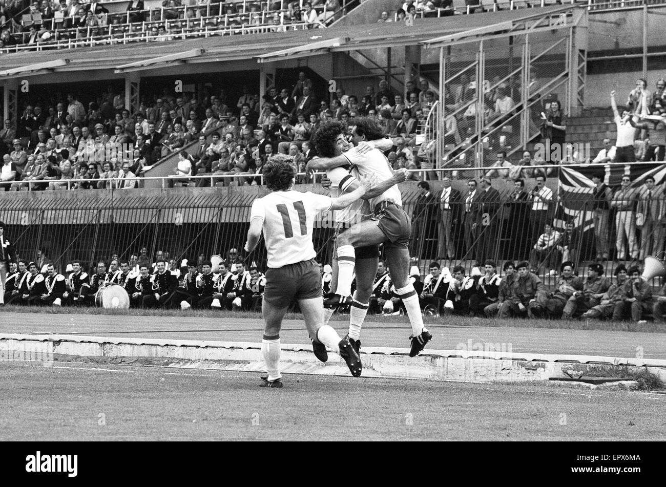 Belgique v, championnat d'Angleterre, Match, phase de groupes Groupe 2, Delle Alpi, Turin, Italie, le 12 juin 1980. Ray Wilkins célèbre après avoir marqué but. Score final : la Belgique 1-1 Angleterre Banque D'Images