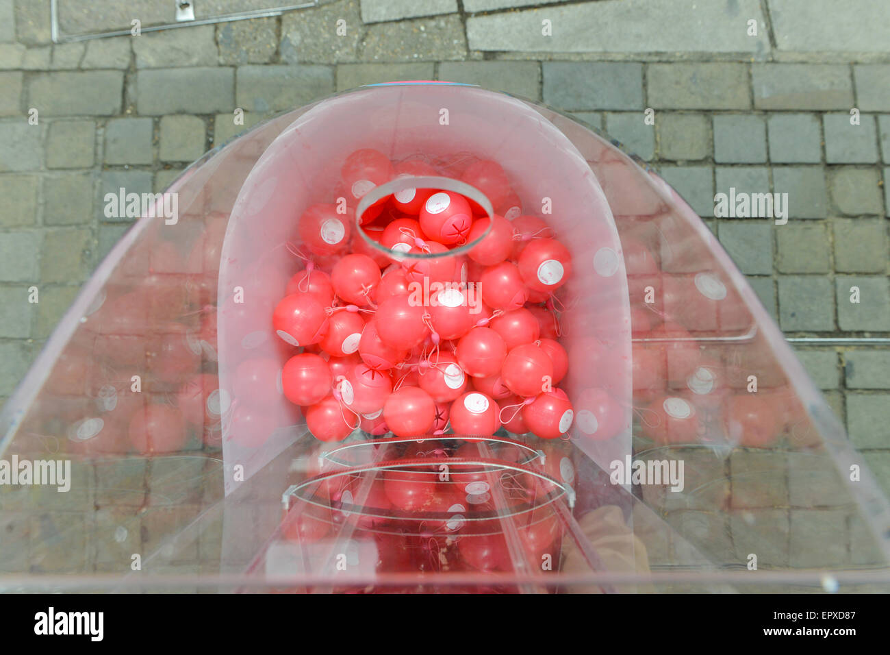 La société Gumdrop est en mesure de recycler le chewing-gum et aident à garder les rues propres Banque D'Images