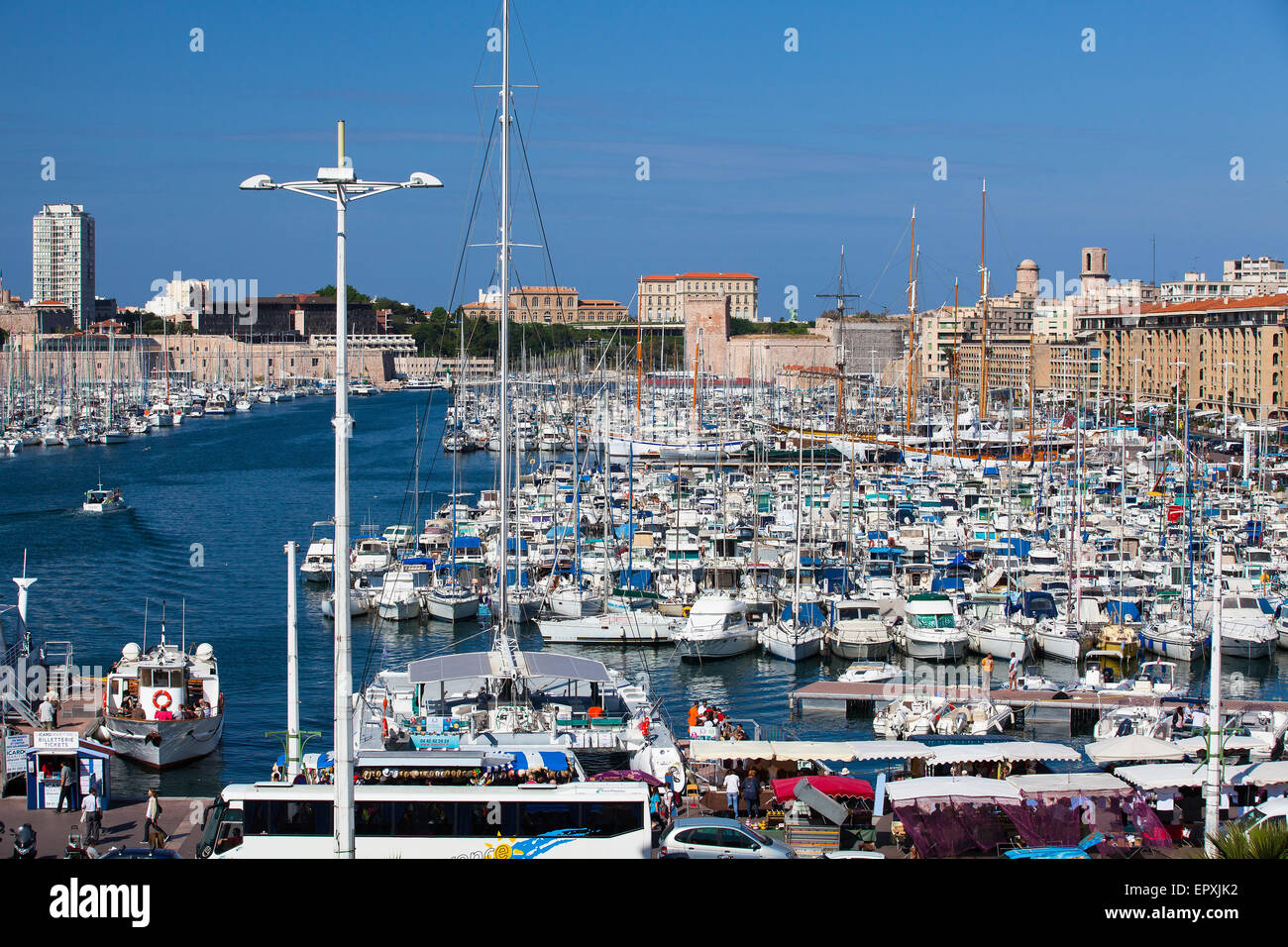 Marseille,France - Mai 8,2011 : Vieux port plein de bateaux et yachts.Il a été la rade de Marseille Banque D'Images