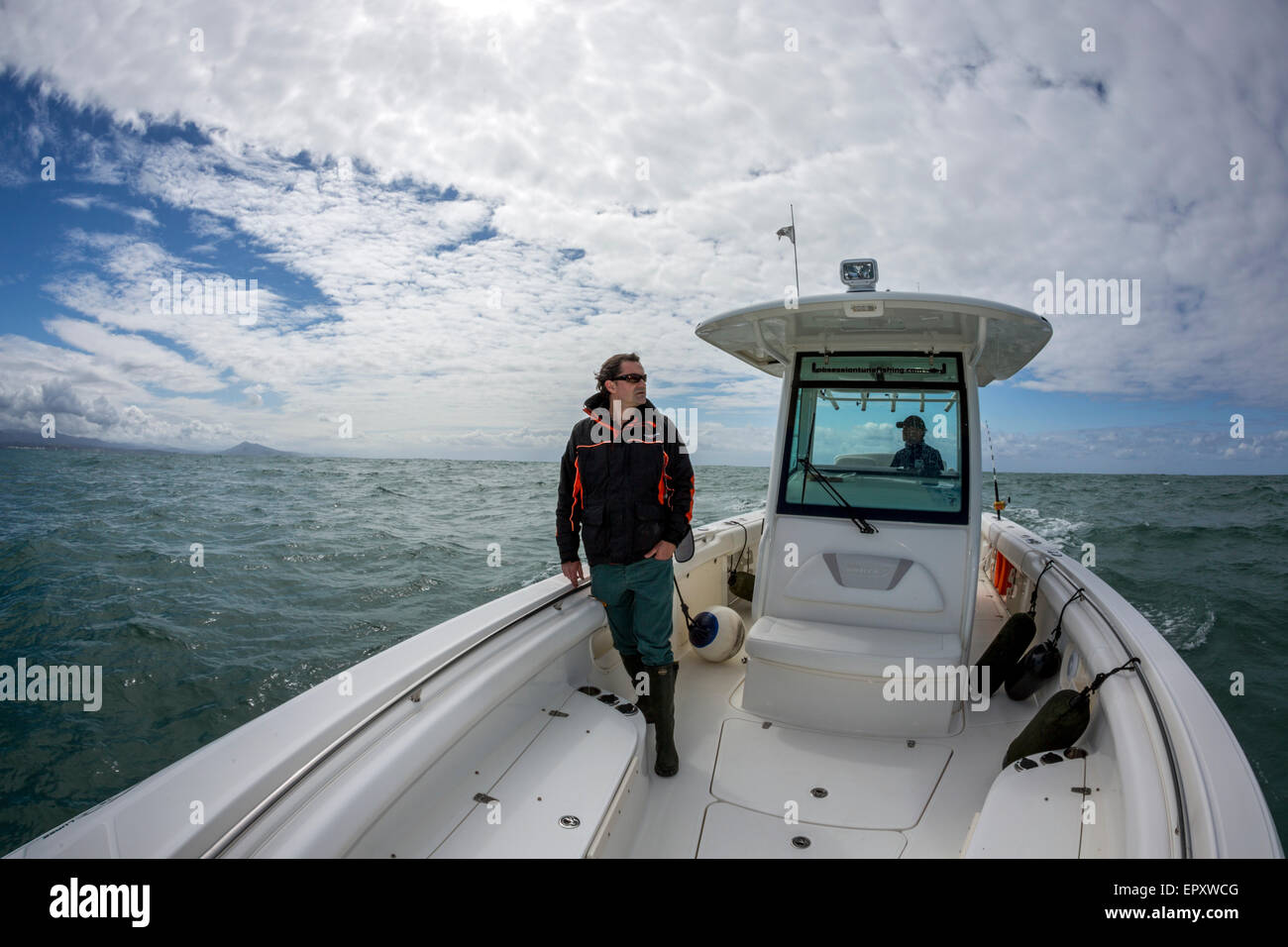 La pêche au gros dans le golfe de Gascogne d'un Boston Whaler 320 Outrage (Pyrénées-Atlantiques - Aquitaine - France). Banque D'Images