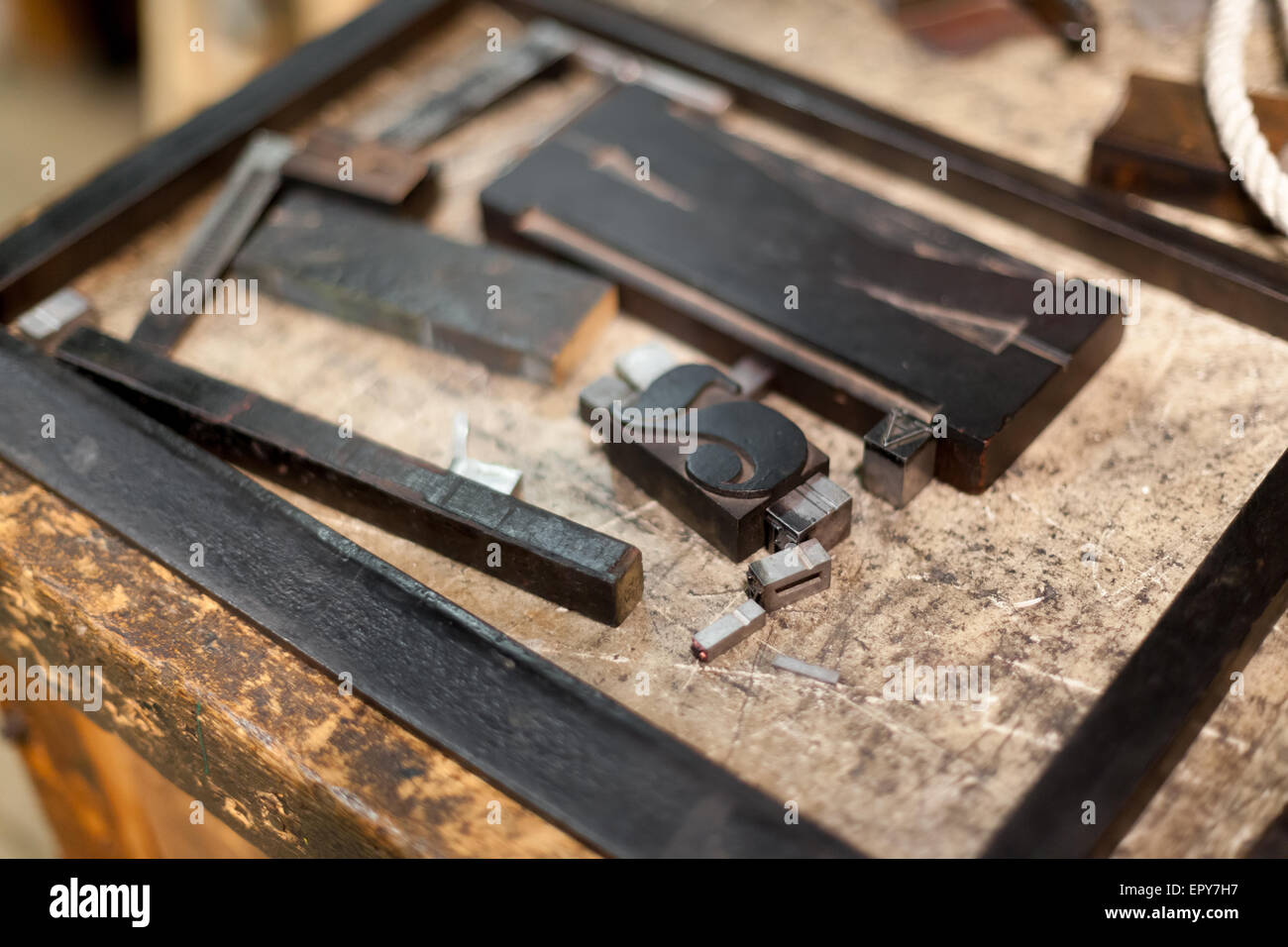 Close-up of metal lettres typogravées dans machinecolor d'impression Canon 5DmkII, image Banque D'Images