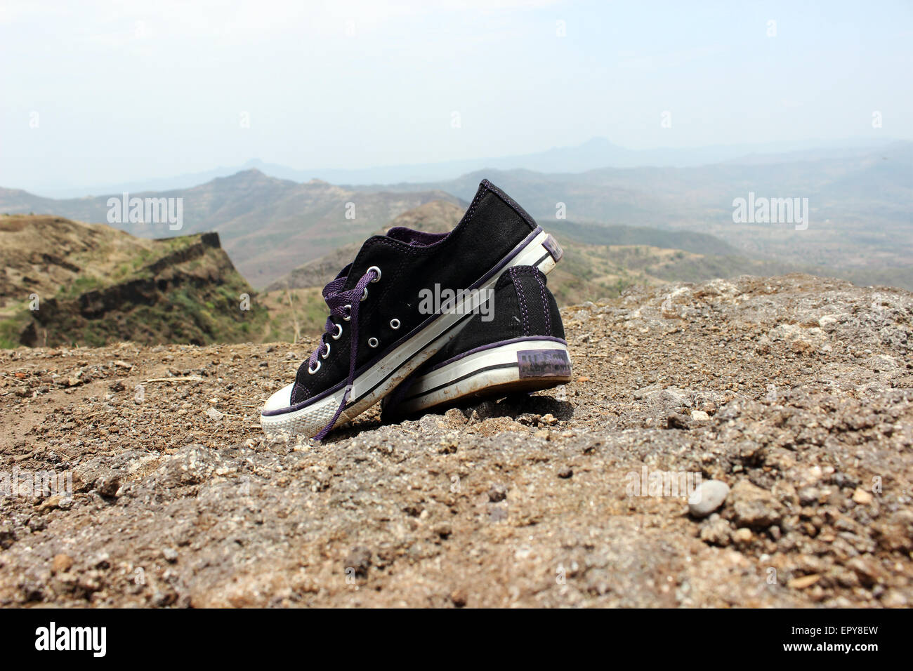 Abandonnée, absence, plage, plages, espace blanc, bleu, bleu, toile, toile, toile chaussures chaussures, close shot, gros plans, fermer Banque D'Images
