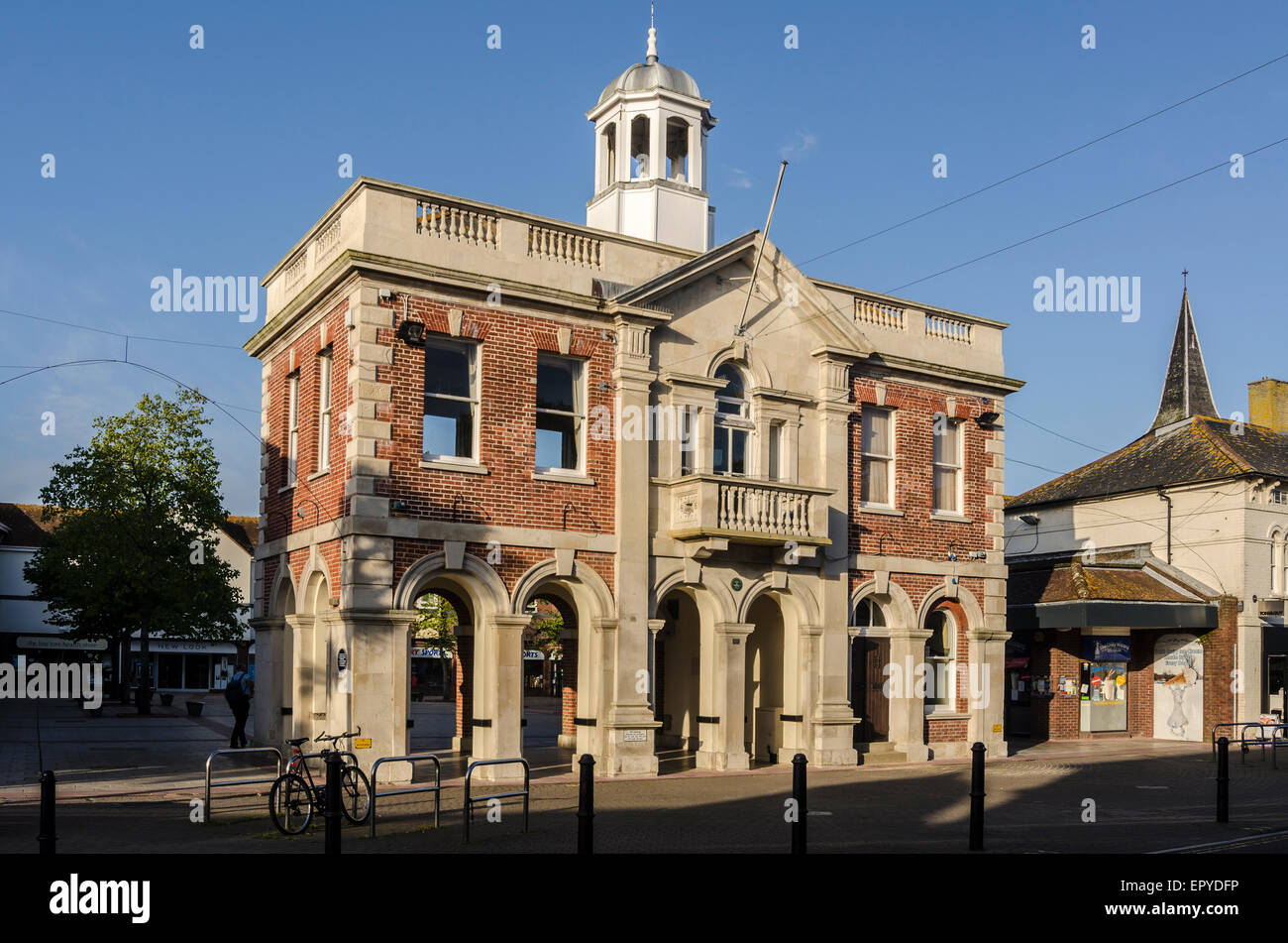 Le salon du maire et Saxon Square Christchurch Dorset England UK Banque D'Images
