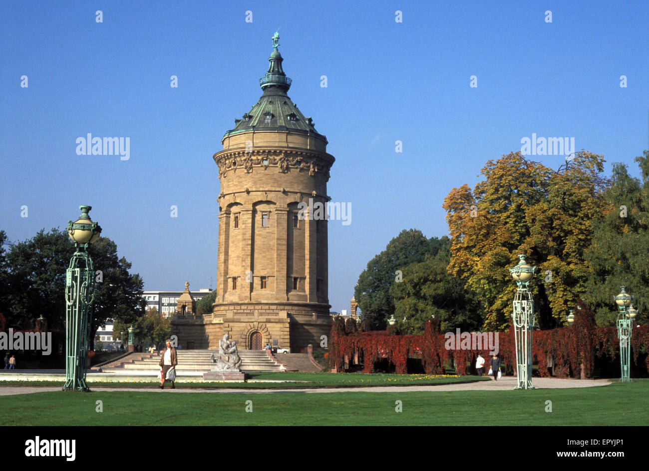 DEU, Allemagne, Mannheim, le château d'eau à l'Firedrichs square. DEU, Mannheim, Deutschland, der Wasserturm am Friedrichsplatz. Banque D'Images