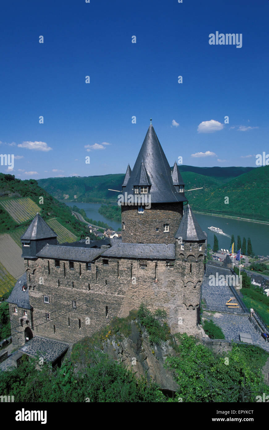 DEU, l'Allemagne, le château de Stahleck Bacharach au bord du Rhin. DEU, Deutschland, Burg bei Stahleck Bacharach am Rhein. Banque D'Images