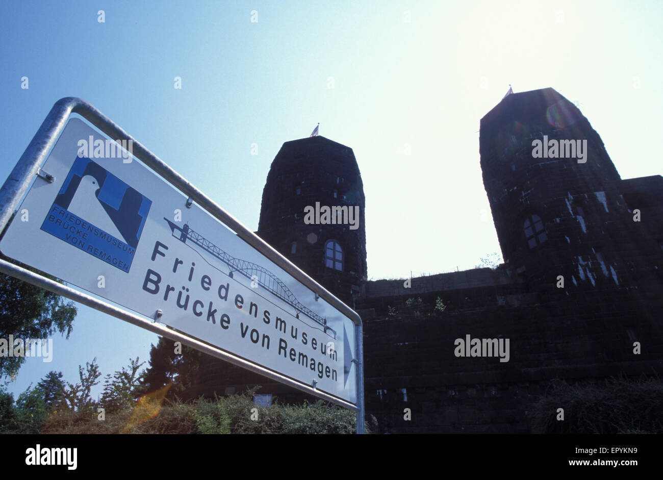 DEU, l'Allemagne, le Rhin à Remagen, ruine du pont de Remagen. DEU, Deutschland, Remagen, die Ruine der Bruecke vom R Banque D'Images