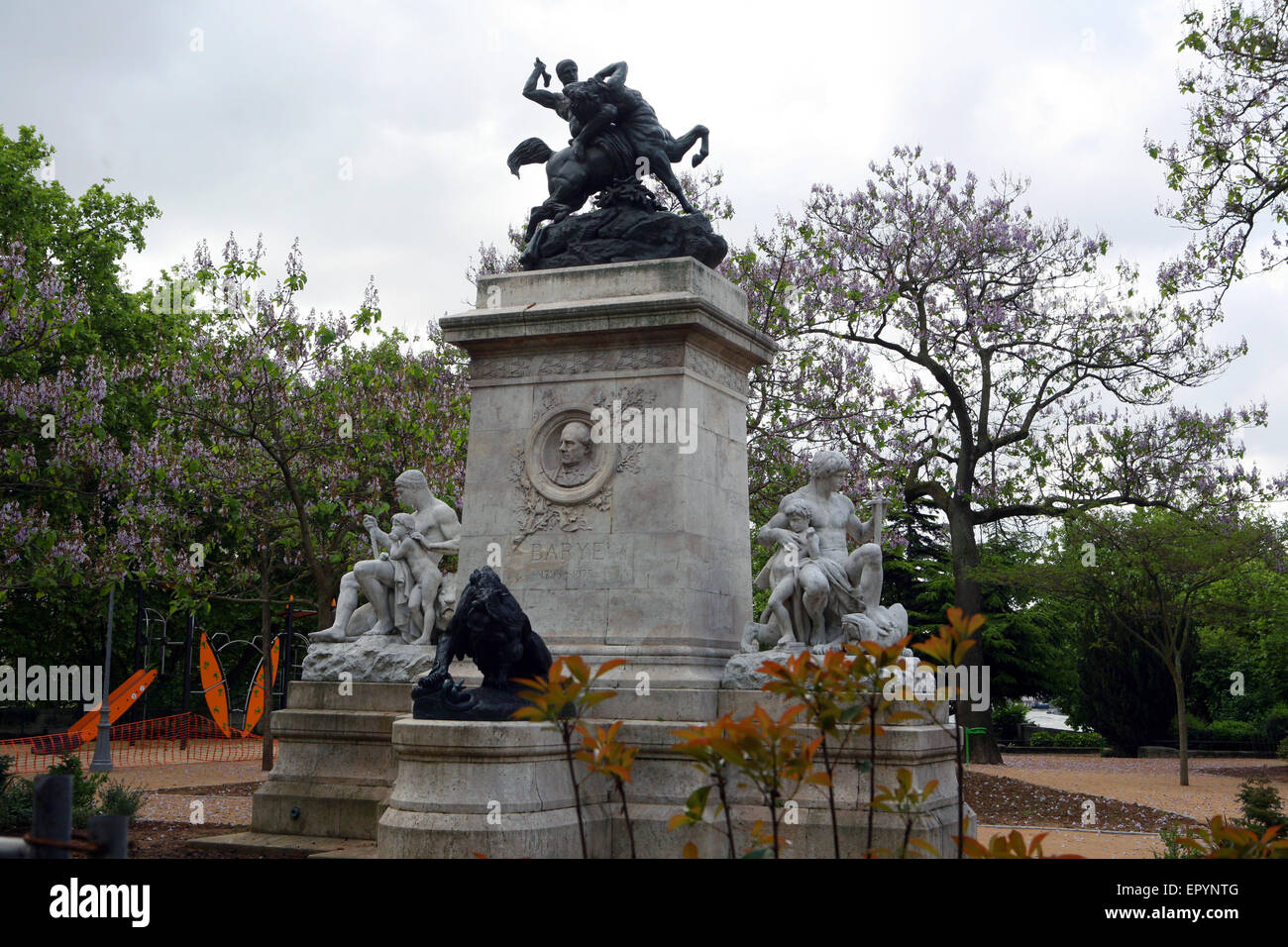 Le Monument à Antoine-Louis Barye situé dans Square Barye, un petit parc public à la pointe sud-est de l'Île Saint-Louis à Paris Banque D'Images
