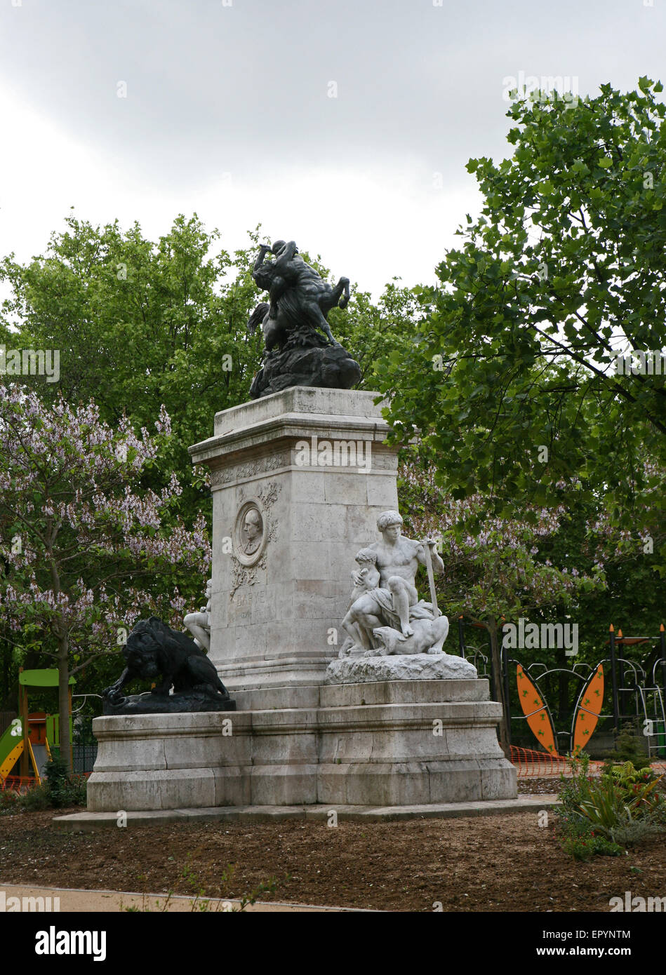 Le Monument à Antoine-Louis Barye situé dans Square Barye, un petit parc public à la pointe sud-est de l'Île Saint-Louis à Paris Banque D'Images