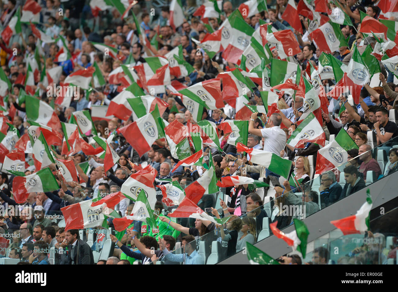 Turin, Italie. 23 mai, 2015. Serie A Football. La Juventus et Naples. Juve fans célèbrent leur victoire : Action Crédit Plus Sport/Alamy Live News Banque D'Images