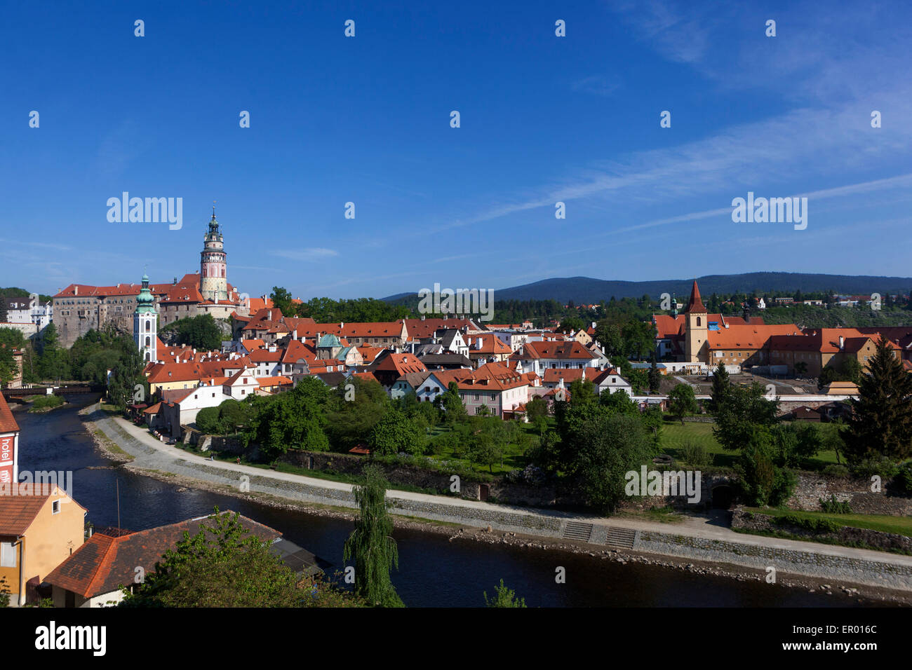 Cesky Krumlov, République tchèque, vue panoramique de la ville avec le château gothique au-dessus de la rivière Vltava, Europe Banque D'Images