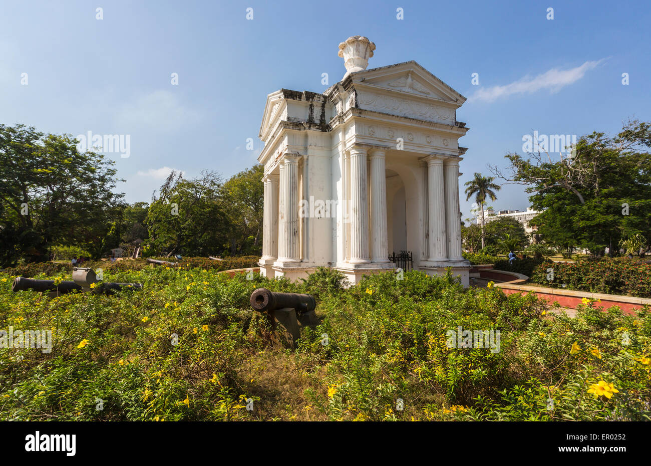 Curiosités : Monument Aayi Mandapam (Parc) dans le parc du gouvernement (Bharati Park), un monument à Pondichéry, ou Puducherry, Tamil Nadu, Inde du sud Banque D'Images