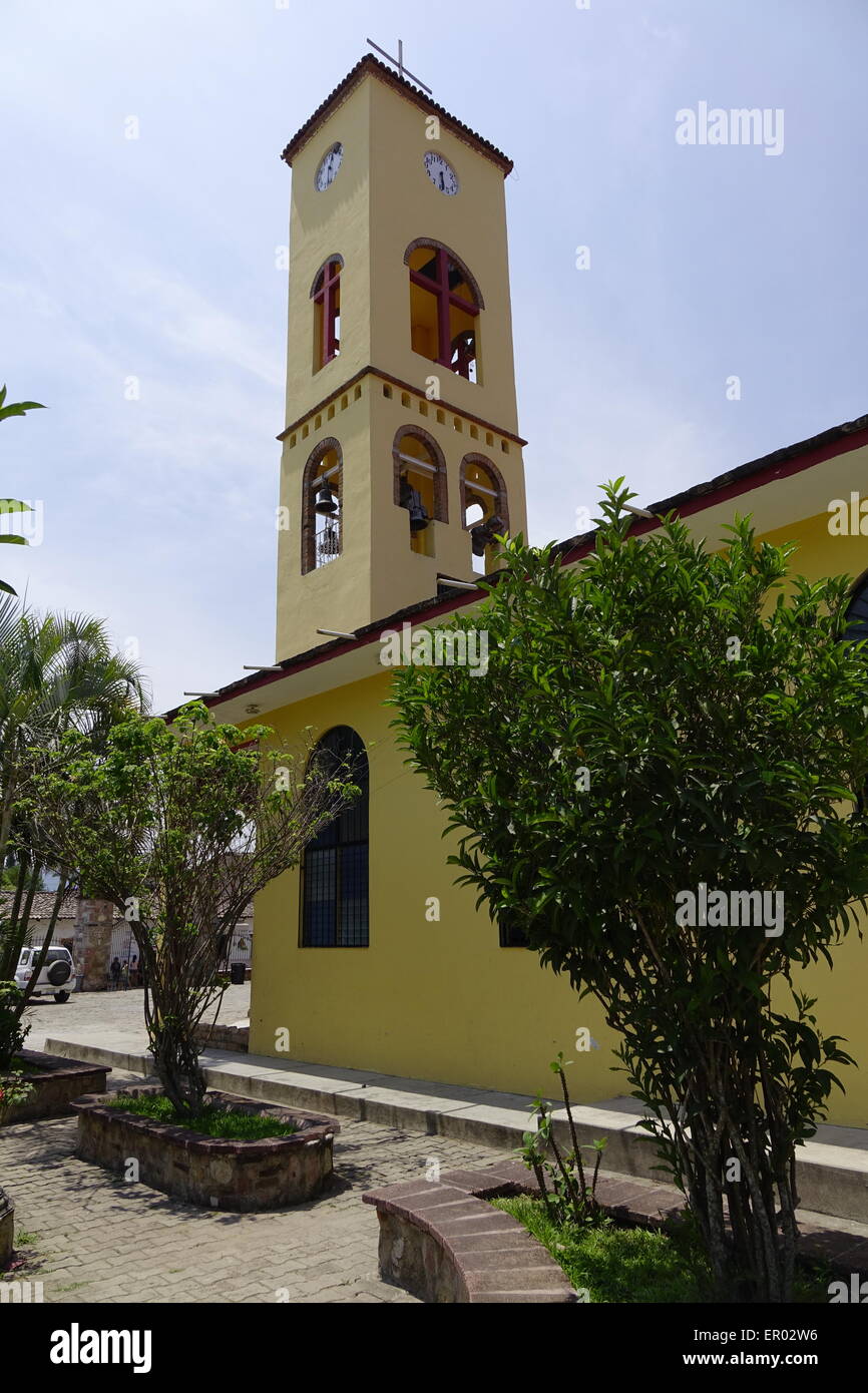 Vue latérale montrant clocher, église catholique, El Tuito, Mexique Banque D'Images