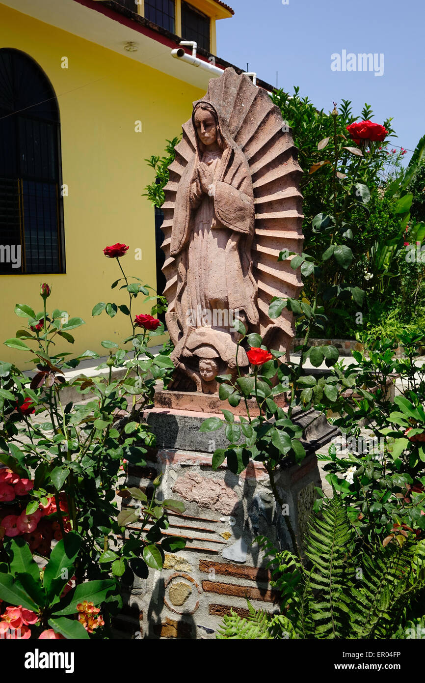 L'église catholique, d'El Tuito, du Mexique, de la statue de la Vierge Marie, Vierge de Guadalupe, Vierge de Guadalupe, Notre Dame de Guadalupe Banque D'Images