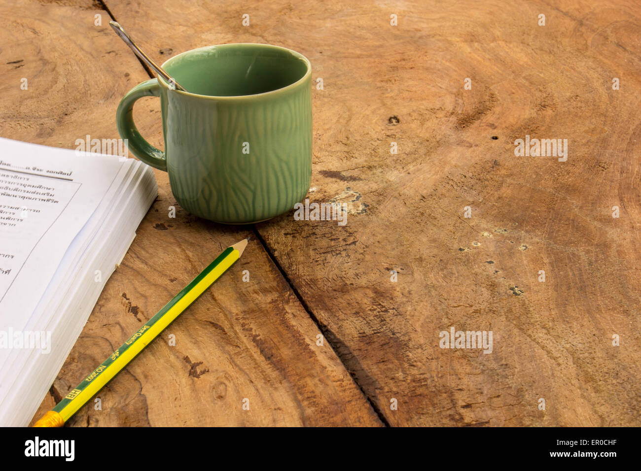 Le café, Livres , crayon, papier, bois, cuillère. Banque D'Images