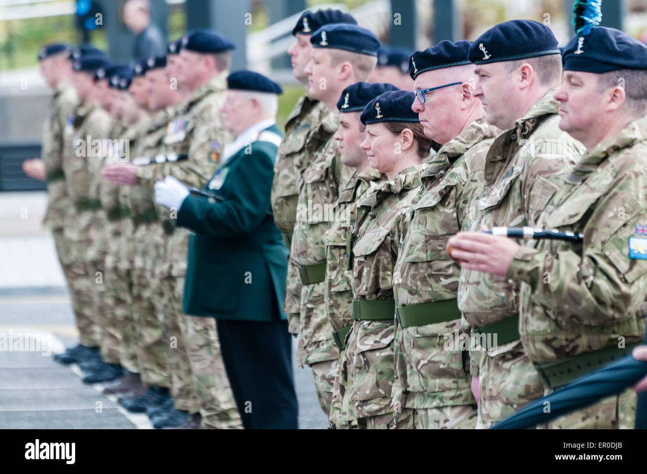 Carrickfergus (Irlande du Nord). 23 mai, 2015. Des soldats le défilé pour célébrer la création de la nouvelle unité de l'Armée britannique - l'Écossais et Irlandais du Nord Yeomanry Crédit : Stephen Barnes/Alamy Live News Banque D'Images
