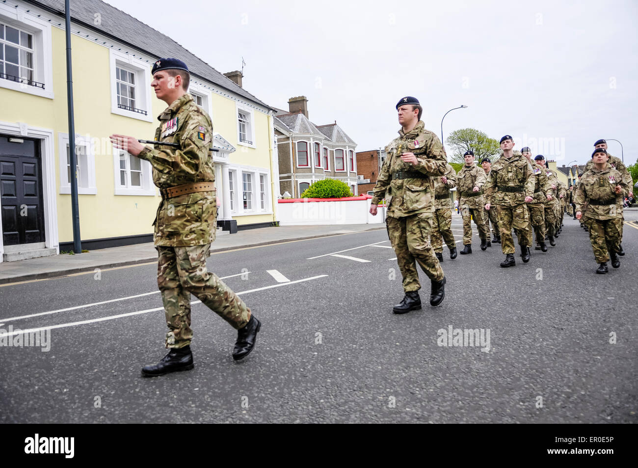 Carrickfergus (Irlande du Nord). 23 mai, 2015. Des soldats le défilé pour célébrer la création de la nouvelle unité de l'Armée britannique - l'Écossais et Irlandais du Nord Yeomanry Crédit : Stephen Barnes/Alamy Live News Banque D'Images