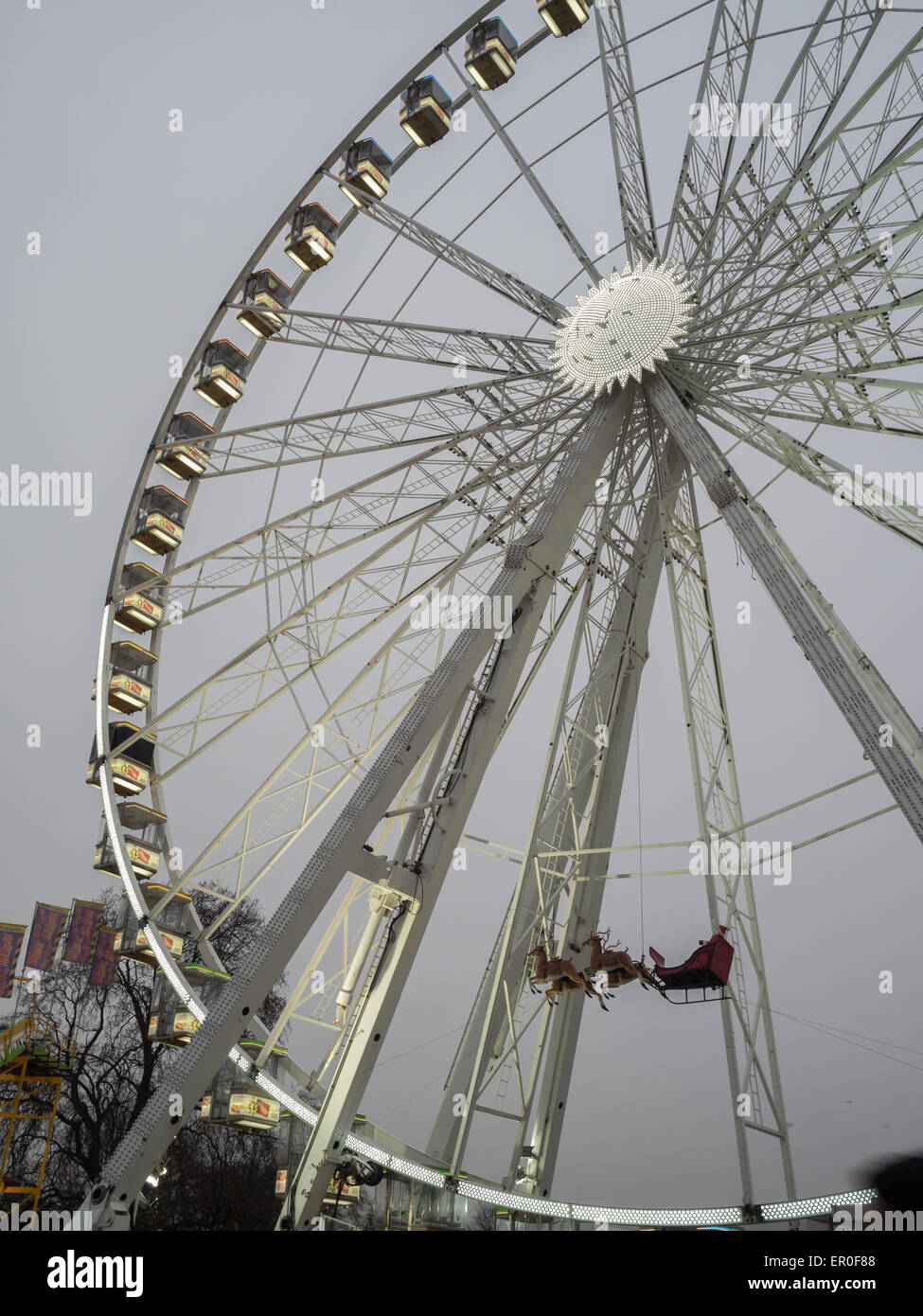 Grande roue avec traîneau du Père Noël à Hyde Park Winter Wonderland
