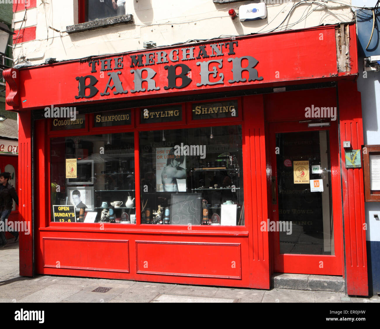 Le marchand de coiffure dans Temple bar Dublin Ireland Banque D'Images