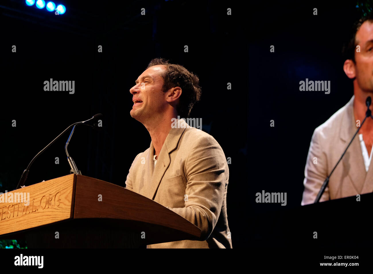 24 mai, 2015 Hay Festival Acteur Jude Law se lit pendant les lettres spectacle live au Hay Festival 2015. Il a lu une lettre écrite par Evelyn Waugh tout en agissant comme un officier de l'armée pendant la Seconde Guerre mondiale en 1942. Banque D'Images