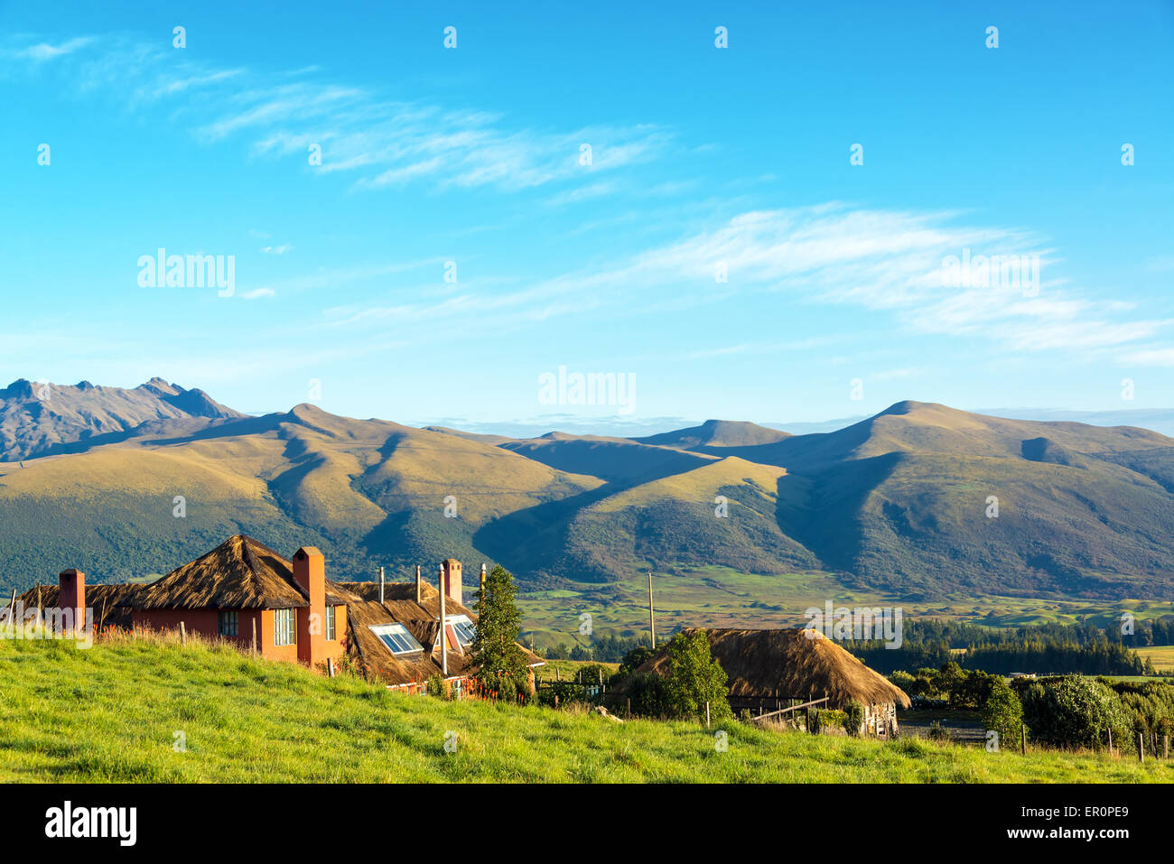 Vieux bâtiment colonial et paysage magnifique près de volcan Cotopaxi en Equateur Banque D'Images