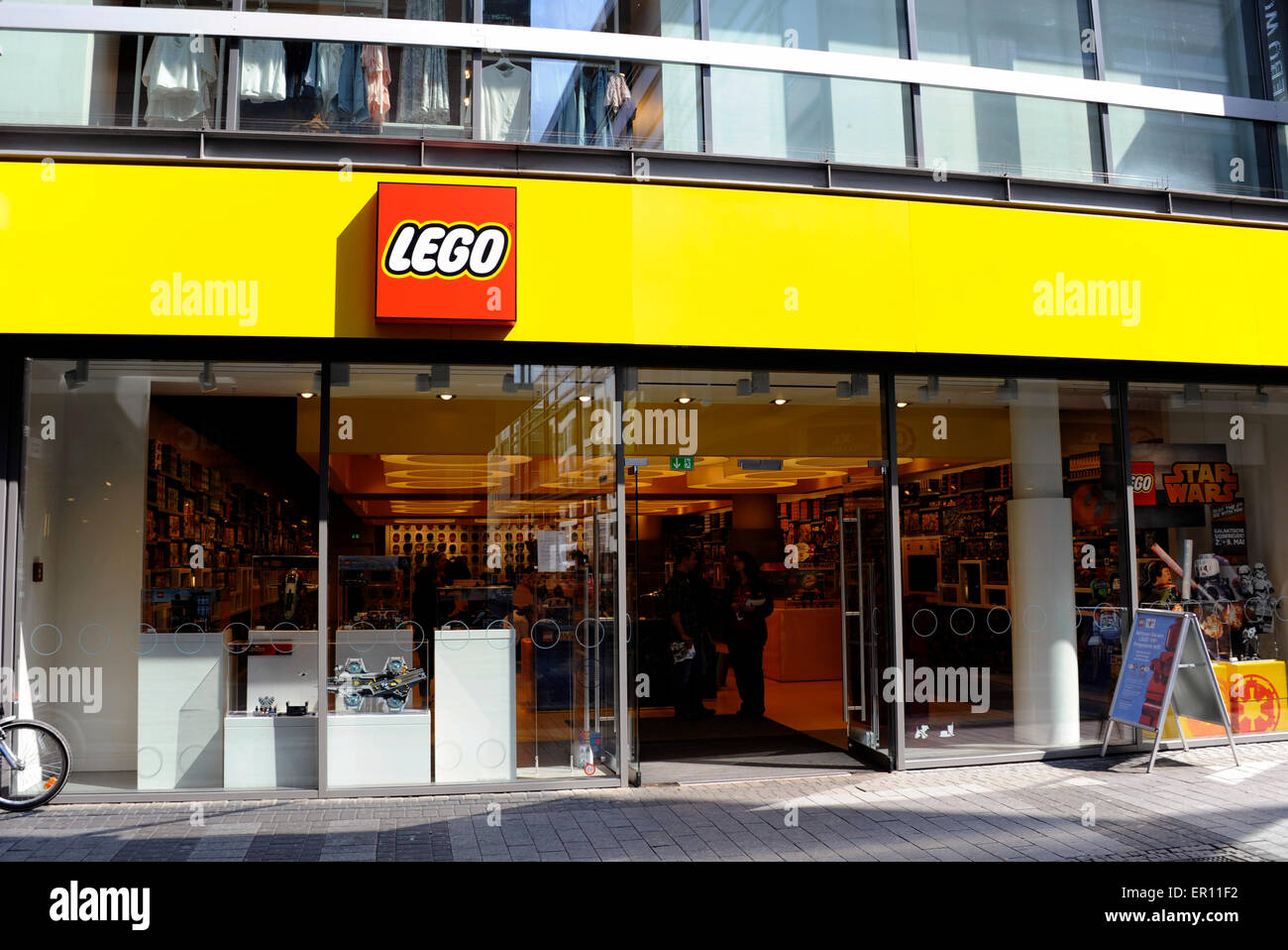 Cologne, Koln,boutique Lego Hohe,strass,zone piétonne,Rhénanie du Nord-Westphalie,Allemagne Banque D'Images