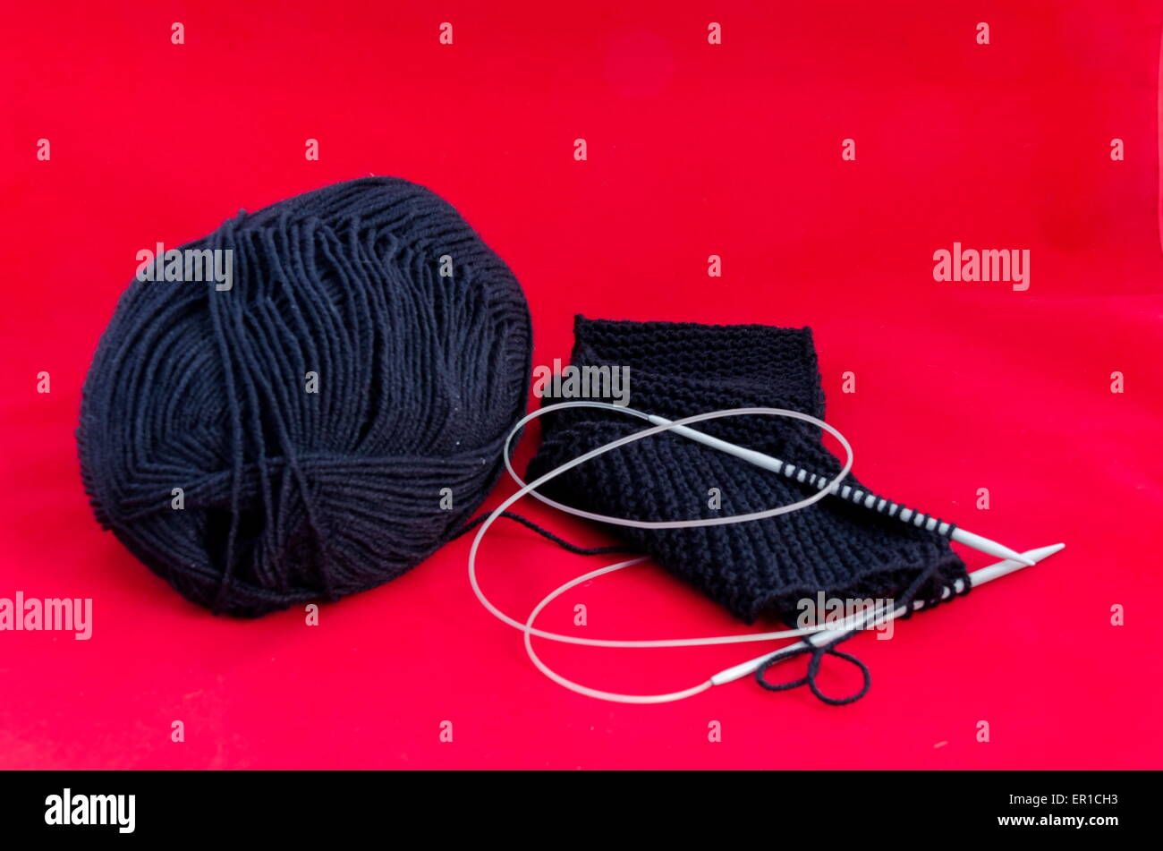 Close-up of mains tricot, tricot et balle-aiguille Banque D'Images