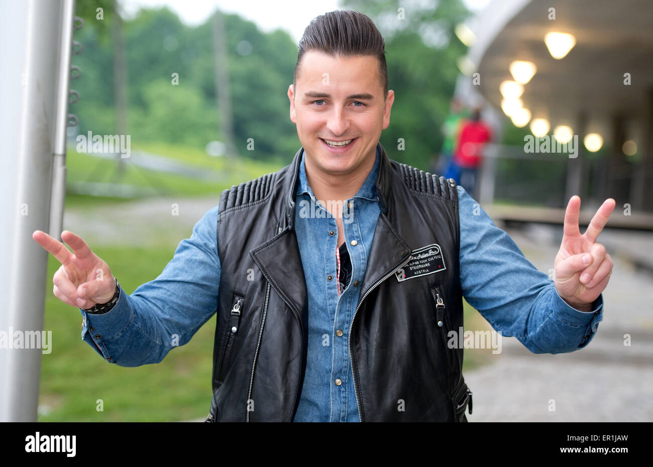 Munich, Allemagne. 21 mai, 2015. Chanteur Autrichien Andreas Gabalier arrive pour le concert du groupe AC/DC à Munich, Allemagne, 21 mai 2015. Photo : Sven Hoppe/dpa/Alamy Live News Banque D'Images