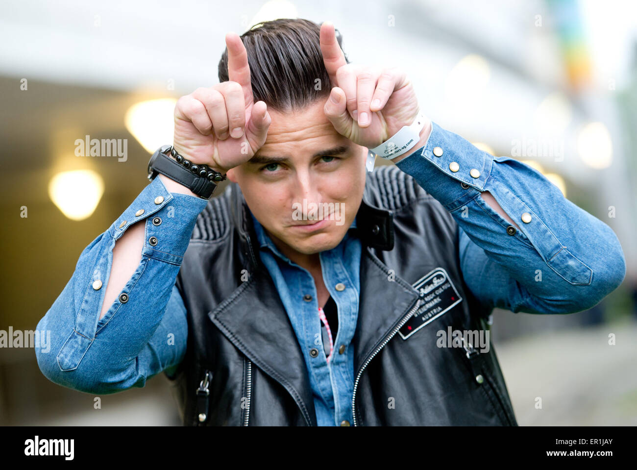 Munich, Allemagne. 21 mai, 2015. Chanteur Autrichien Andreas Gabalier arrive pour le concert du groupe AC/DC à Munich, Allemagne, 21 mai 2015. Photo : Sven Hoppe/dpa/Alamy Live News Banque D'Images