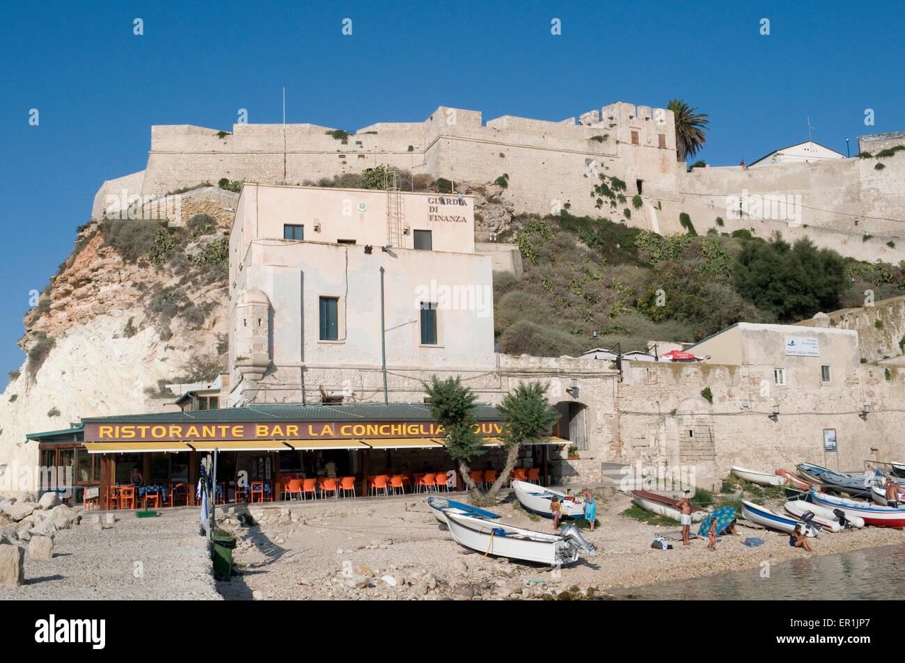 Bar restaurant de San Nicola Islet, îles Tremiti, Pouilles, Italie Banque D'Images