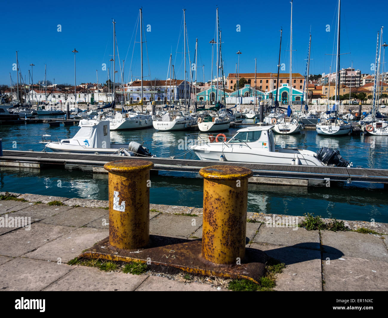 LISBONNE, PORTUGAL - 06 MARS 2015 : vue sur la marina de Doca de Belem Banque D'Images